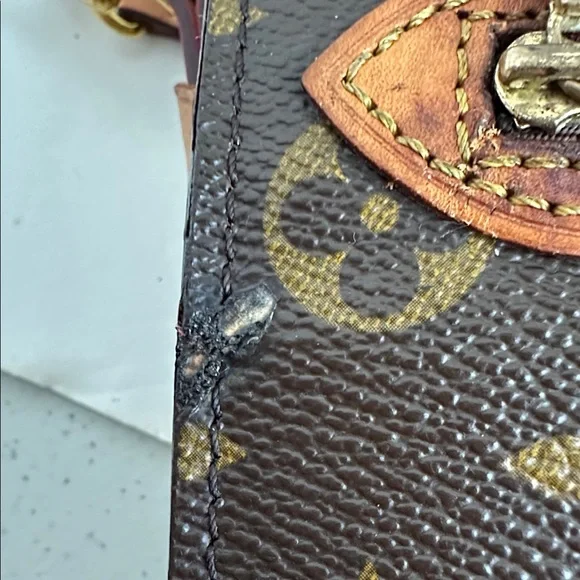 Louis Vuitton monogram Saint Germain
Date Code NO or D 0909
11” x 8” x 2” - Picture 6 of 15